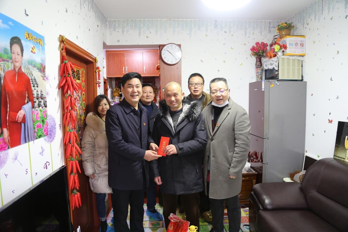 公司開展春節慰問送溫暖活動 公司開展春節慰問送溫暖活動